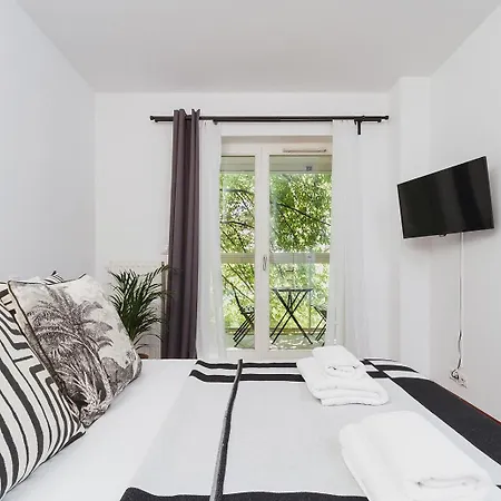 3-Bedroom Apartment With Balcony- Krowoderska Krakow Exterior photo